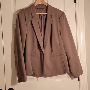 Tailored Jacket in Taupe 20W
